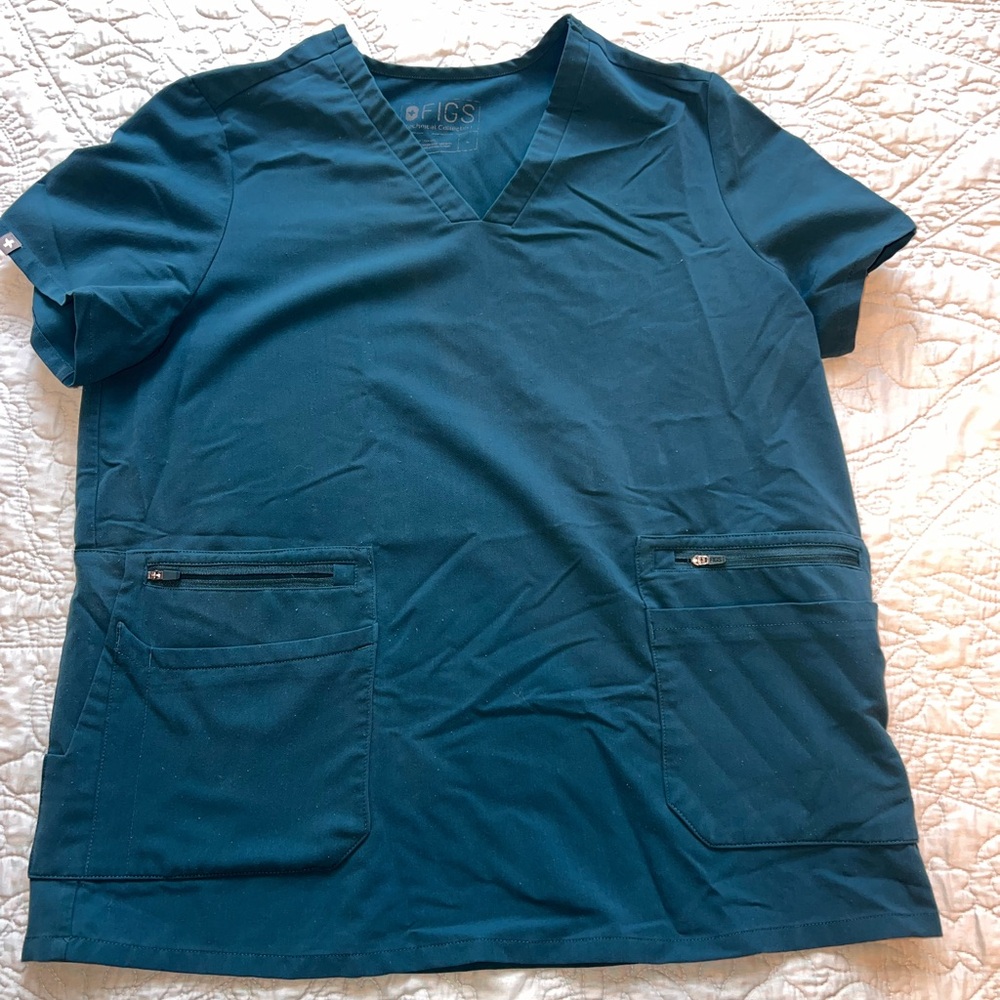 FIGS Women’s Caribbean Blue Accra Feather Fabric Trim Scrub Top; Size L
